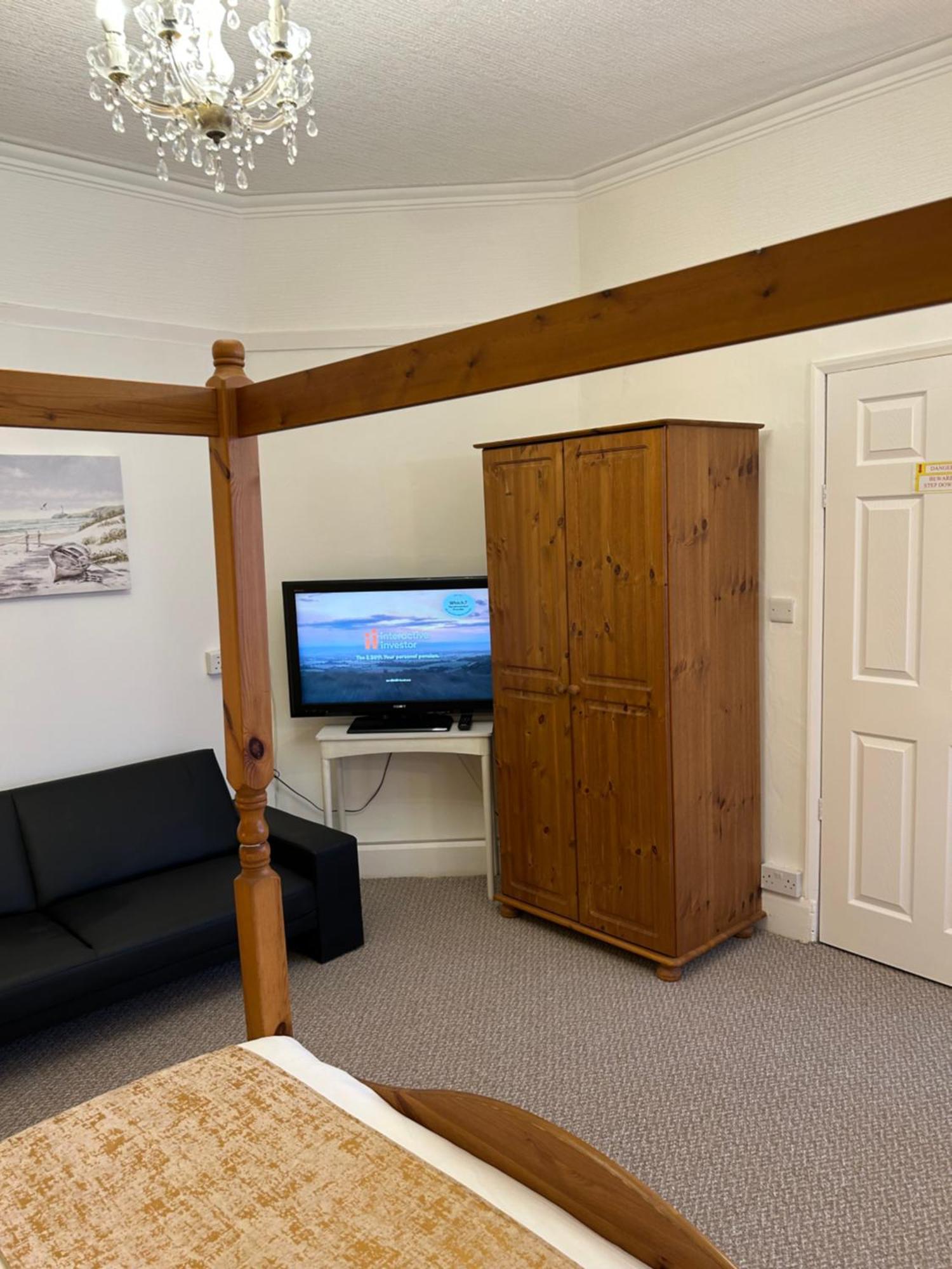 Knighton Lodge สเกคเนส ภายนอก รูปภาพ